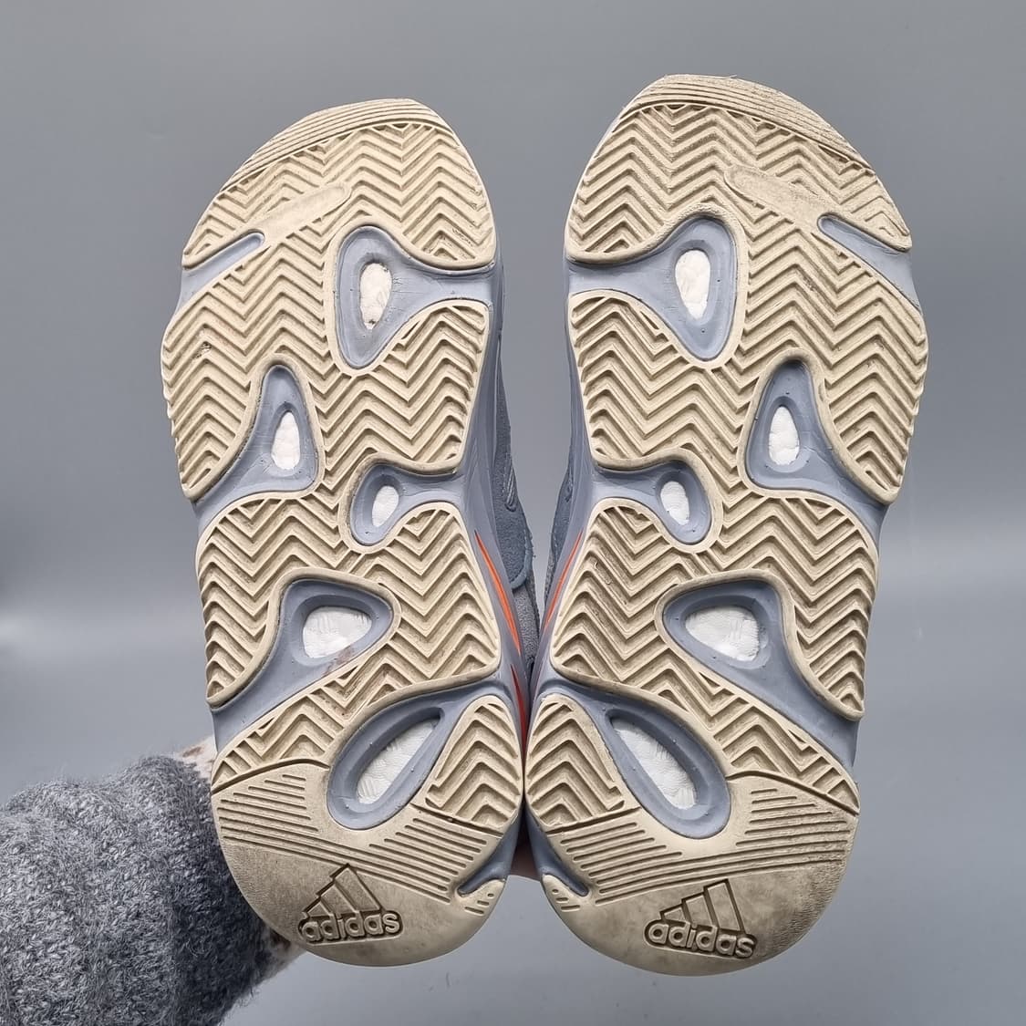 아디다스 이지부스트700 남성운동화260 상품이미지3