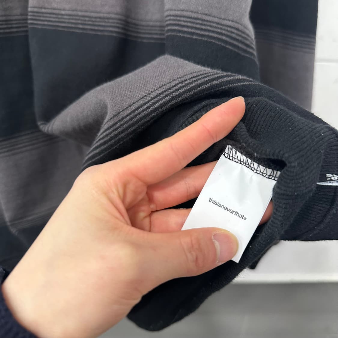 디스이즈네버댓 스트라이프 맨투맨 상품이미지8