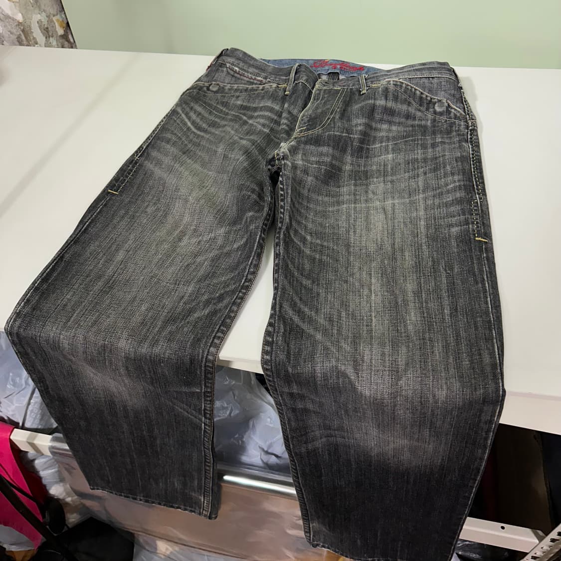 32 L 리바이스702 일자핏 블랙그레이워시드 옐로우스티치 데님팬츠 상품이미지5