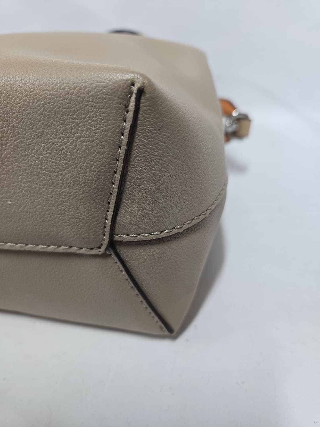 앤클라인 베이지 토트백 겸 크로스백 상품이미지5