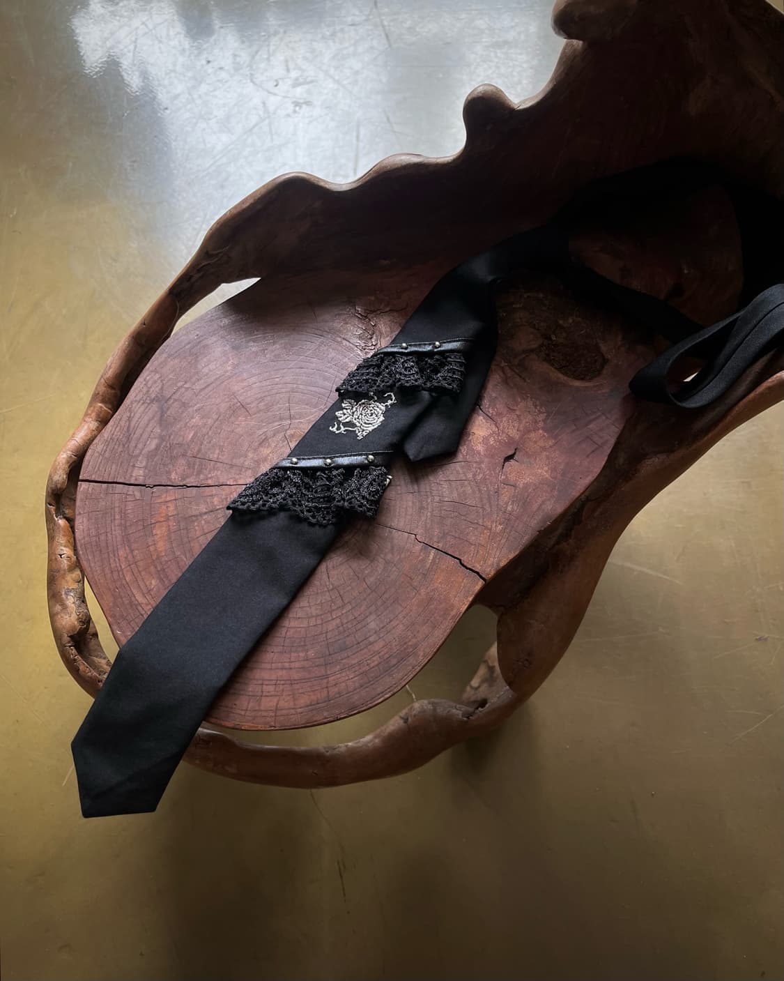 Ozz On Gothic Detail Rose Neck-tie 상품이미지4