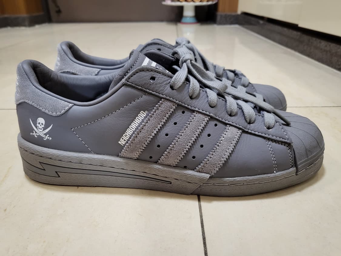 아디다스 x 네이버후드 슈퍼스타 그레이 화이트 275 상품이미지2