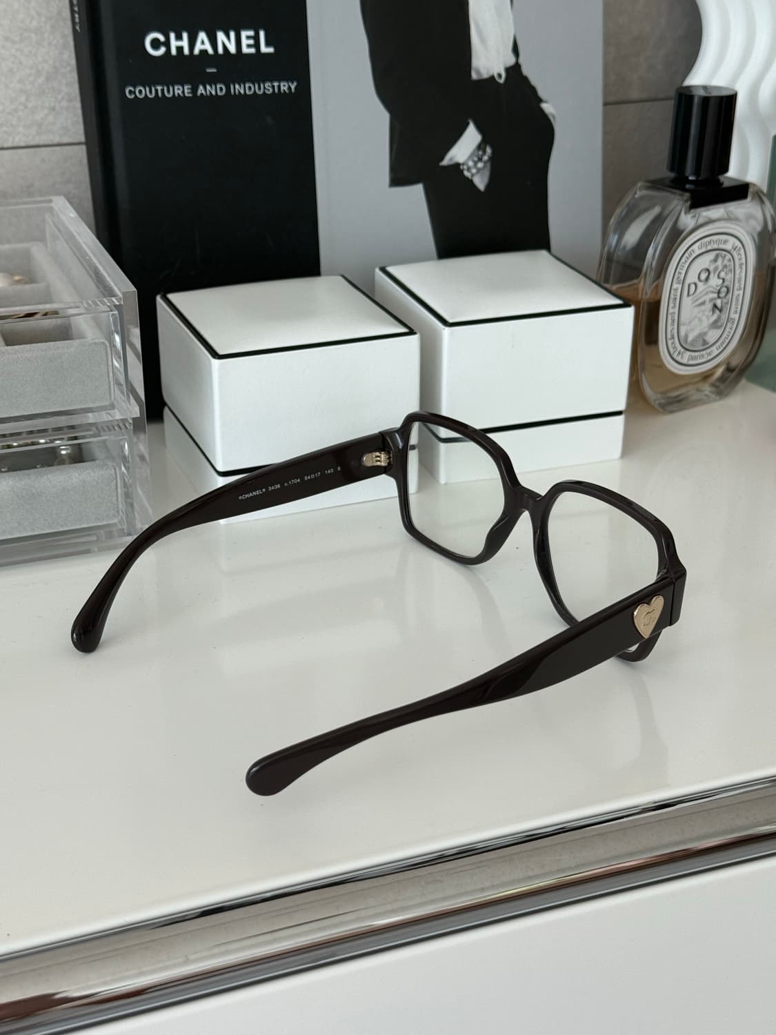 샤넬 하트 템플 안경 브라운 상품이미지3