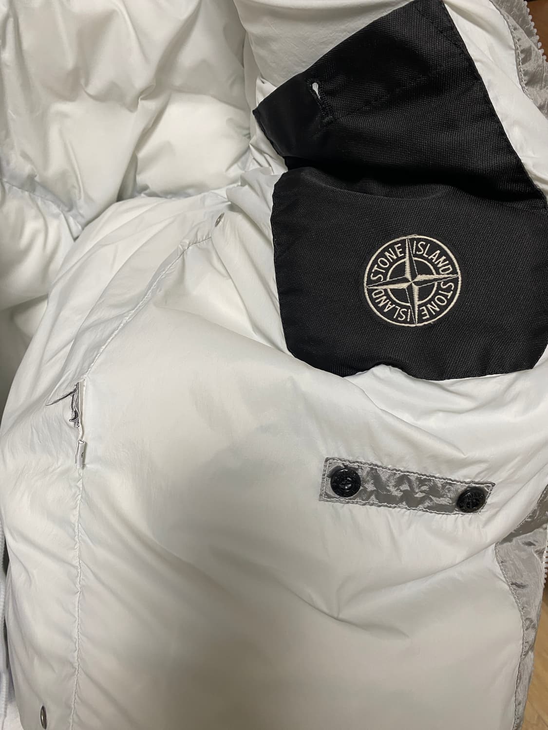 스톤아일랜드 나일론메탈 22fw 실버 L 상품이미지5