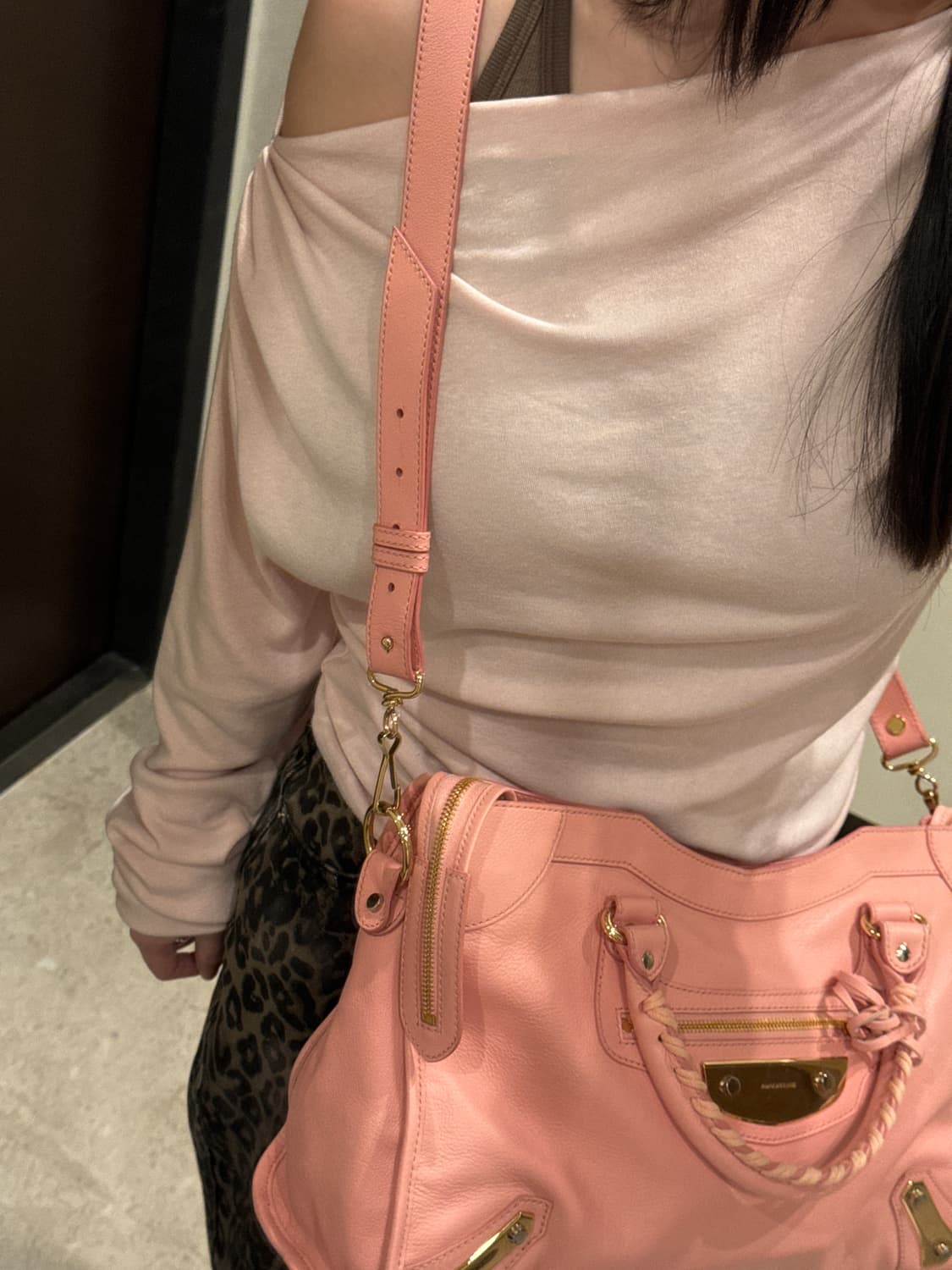 발렌시아가 클래식 모터크로스 메탈 플레이트 시티 백 상품이미지10