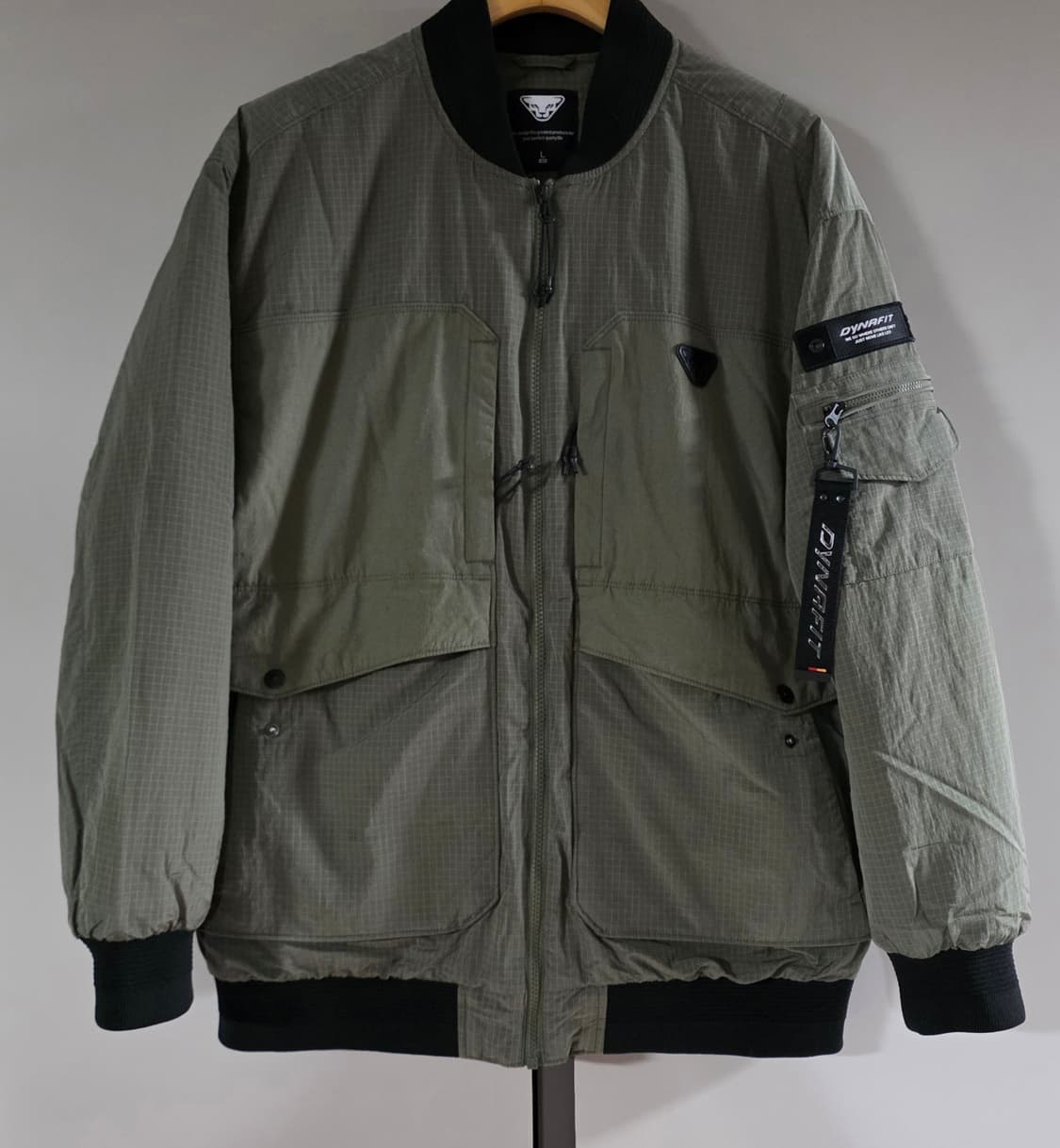 다이나핏 발틱 봄버 패딩자켓.
싸이즈 100~105  남자 상품이미지1