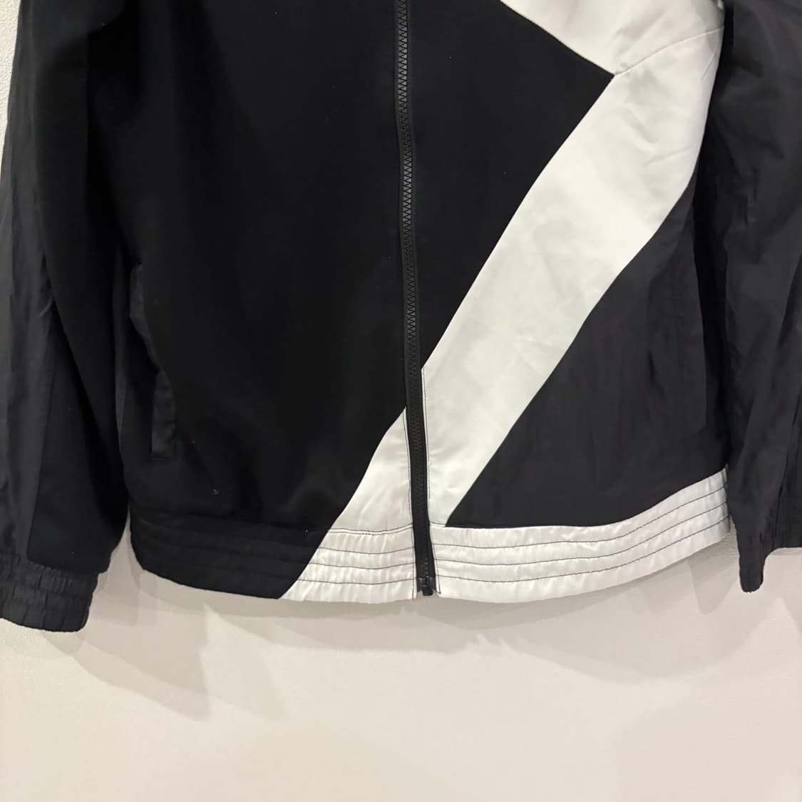 조던 블랙 & 화이트 트랙 자켓 XL 상품이미지2