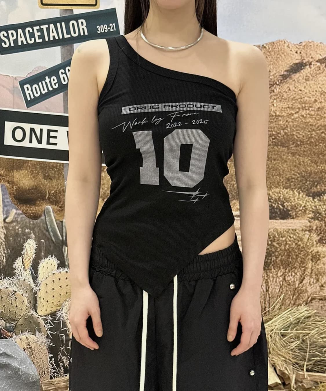 드러그 프로덕트 원숄더 슬리브리스 민소매 탑 블랙 상품이미지1