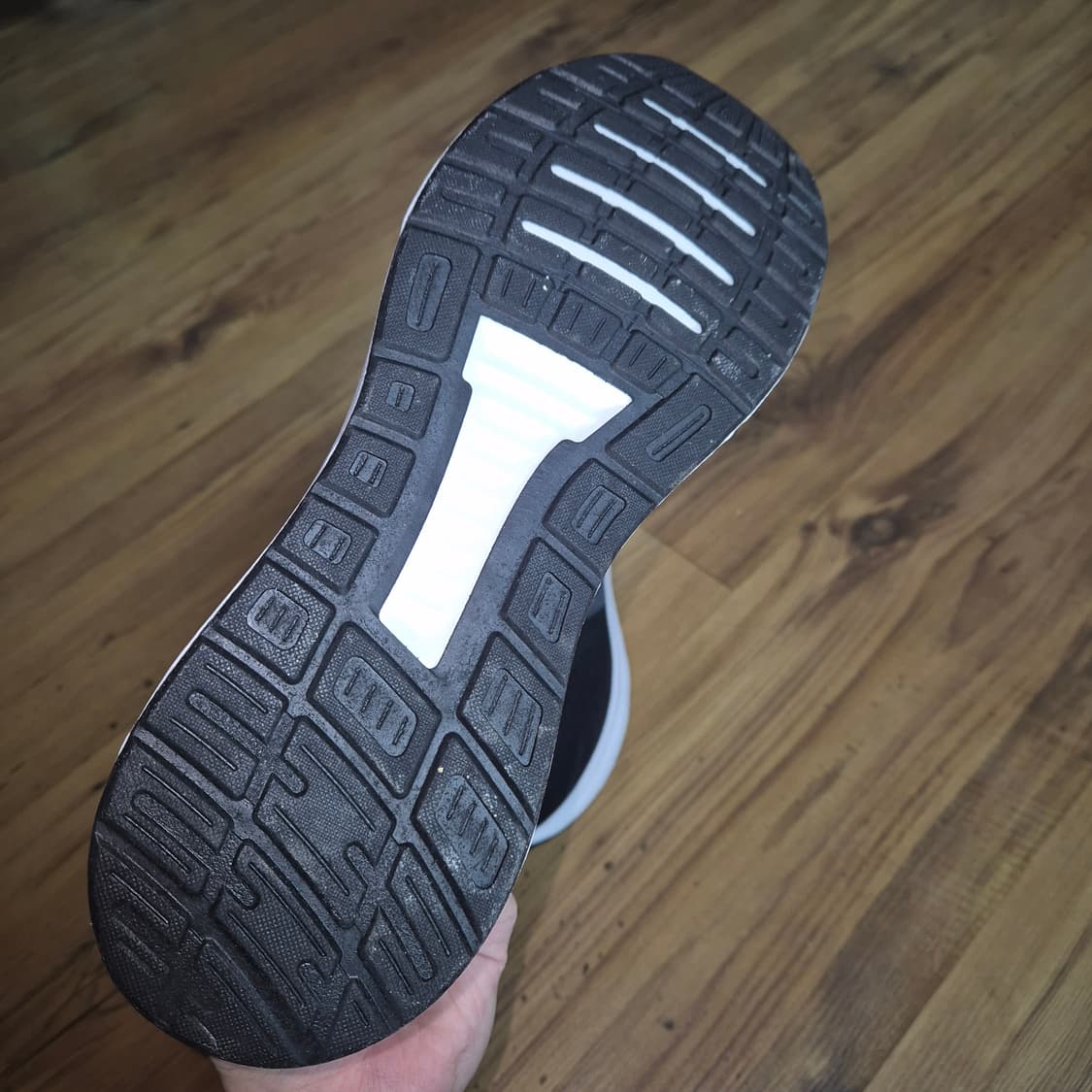 (새상품) 아디다스 러닝화 운동화 런팔콘 검정 260mm 상품이미지4