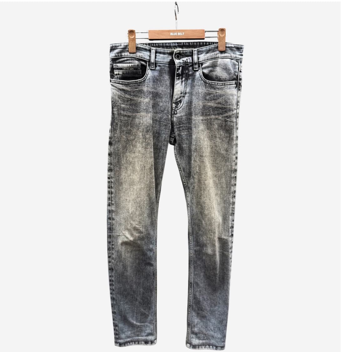 캘빈클라인 위싱 데님 팬츠 미드라이즈 화이트 브러싱 백포켓 로고 디테일 상품이미지1