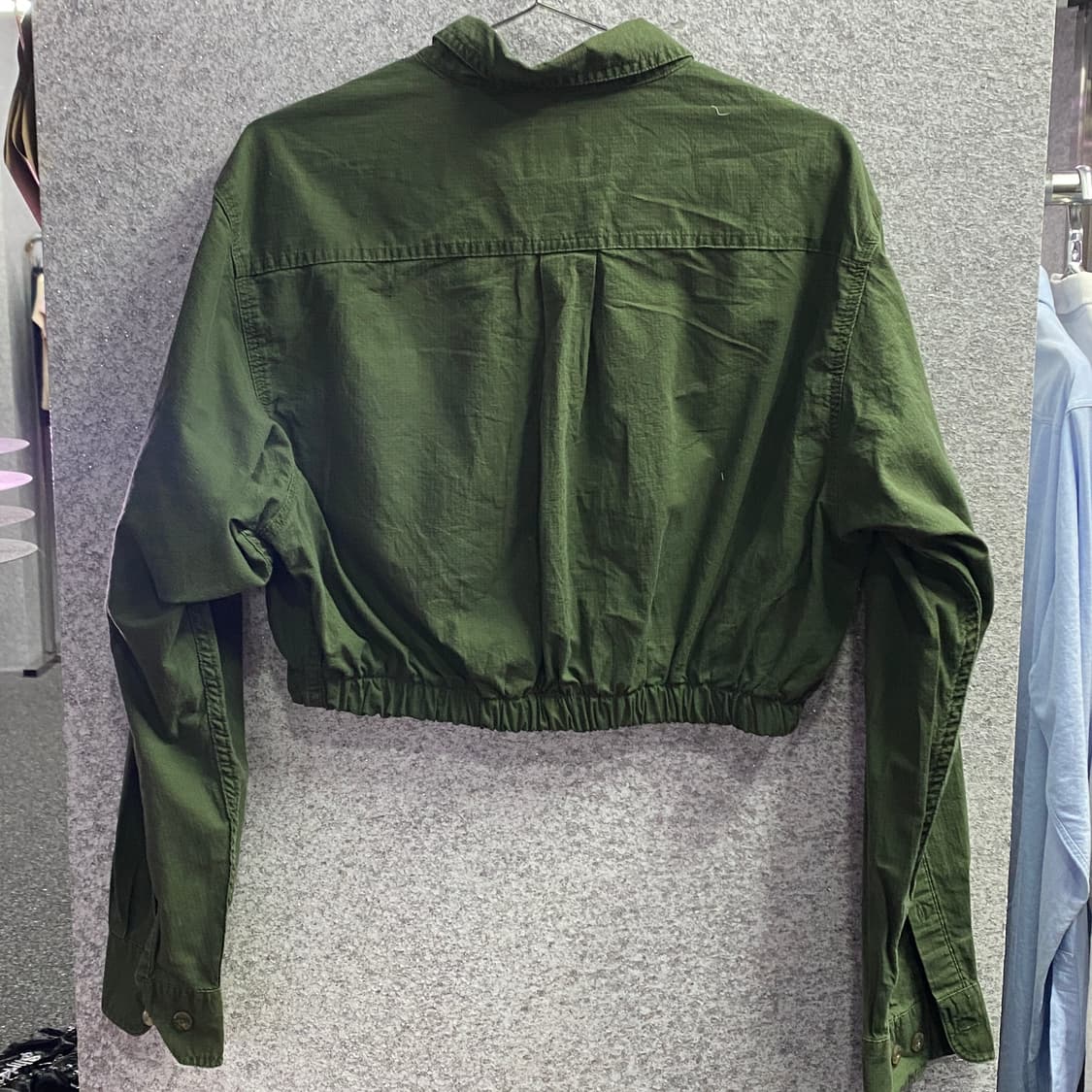 칼하트 로고 리메이크 크롭 셔츠 B3192 상품이미지2