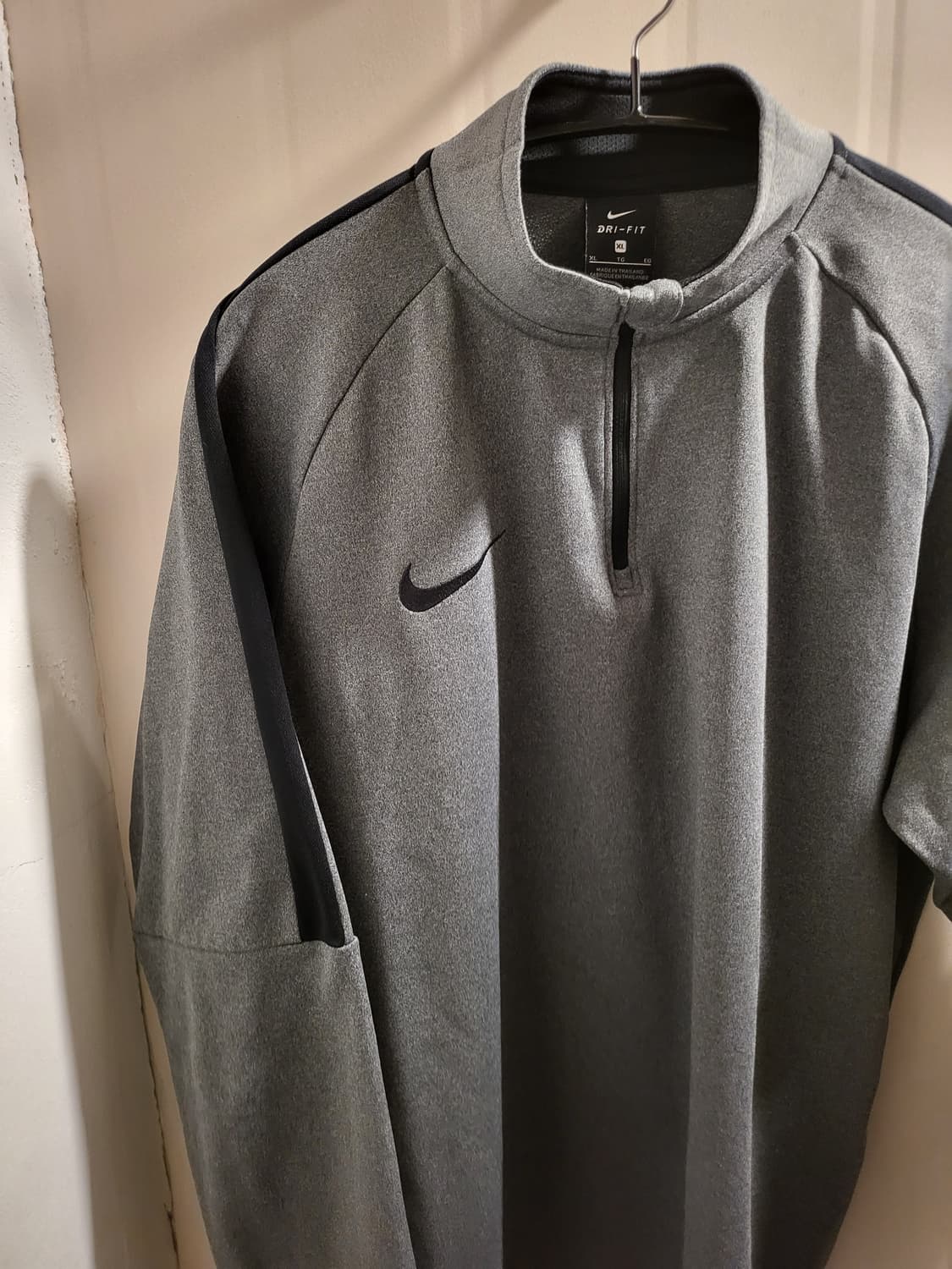 나이키 드라이핏 트레이닝 기모 상의 상품이미지2