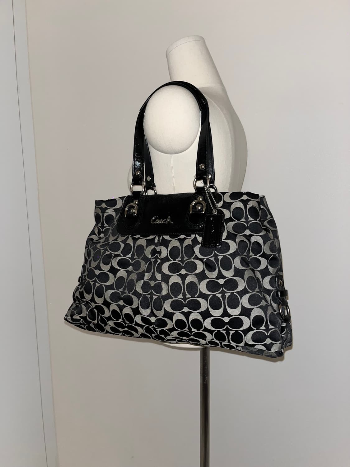 Coach Cookie&cream Shoulder bag 상품이미지2