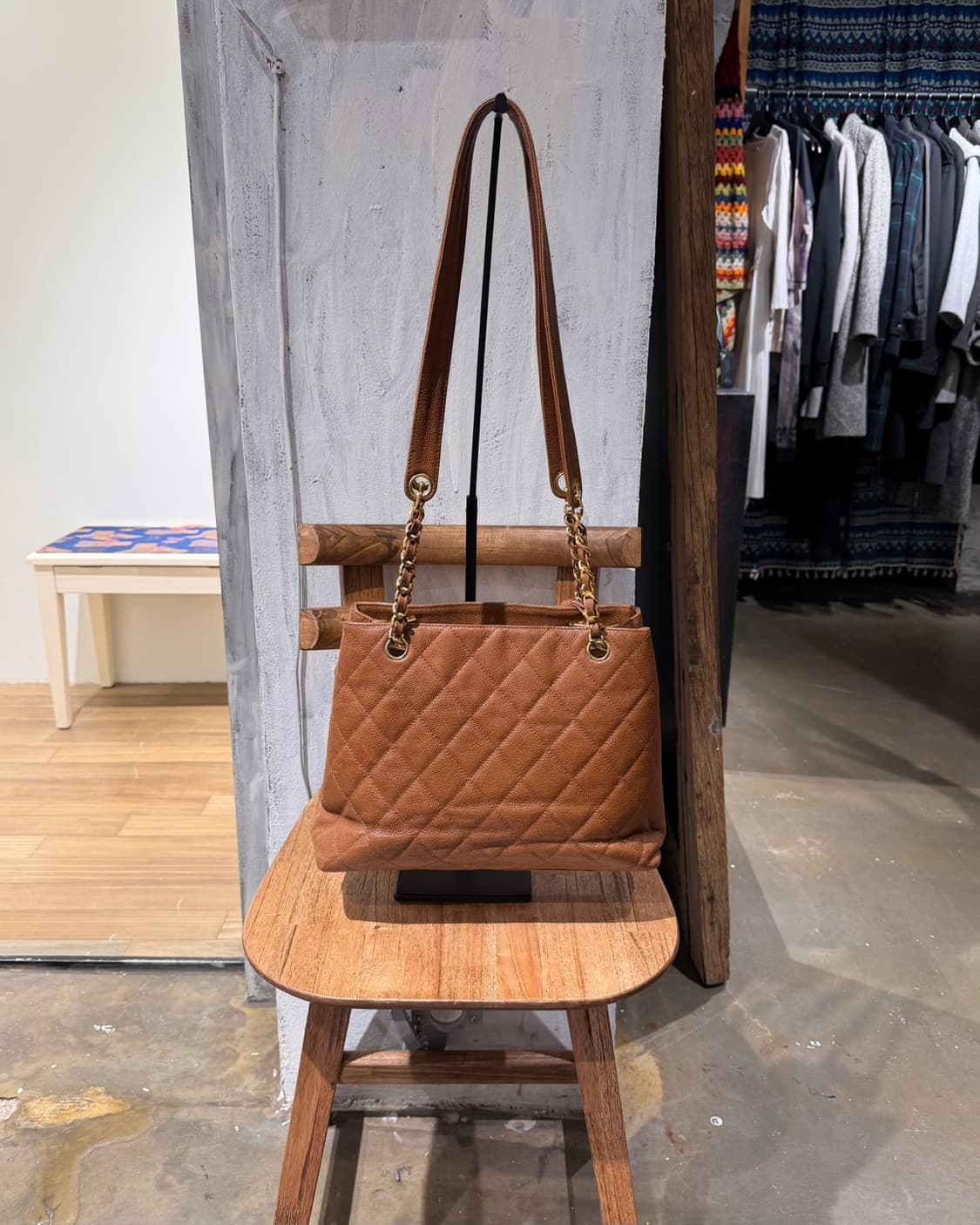 샤넬 브라운 클래식 cc 퀼팅 캐비어 숄더백 상품이미지4