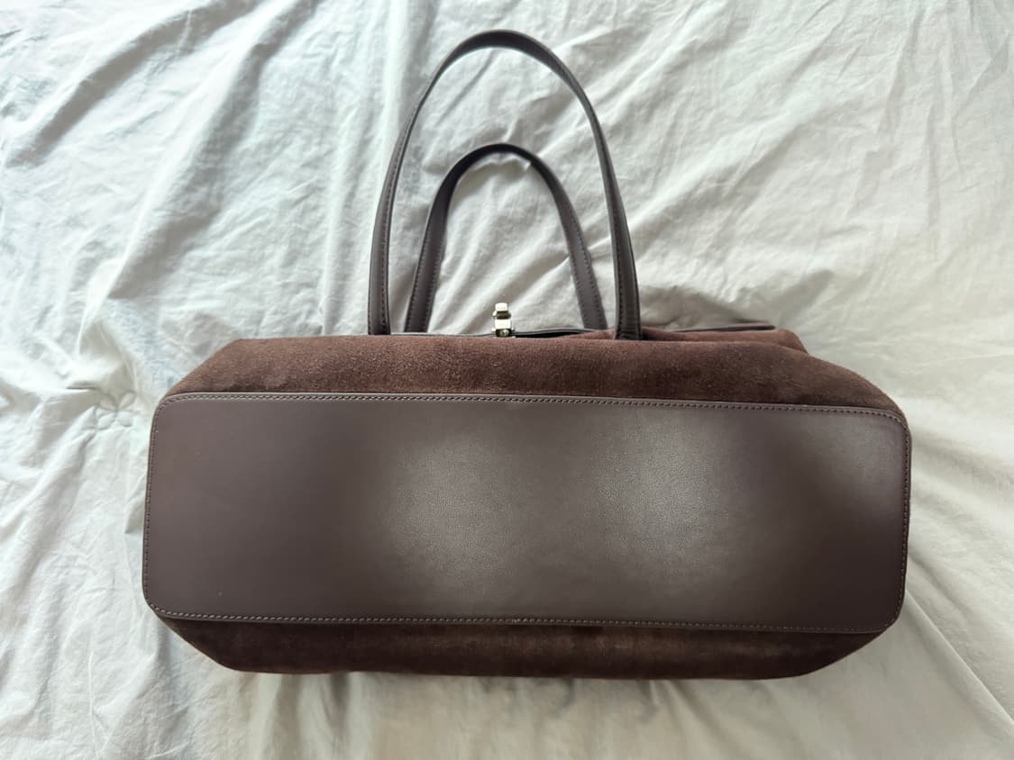 루에브르 24fw 클레 누보 토트백 라지 브라운 스웨이드 상품이미지8