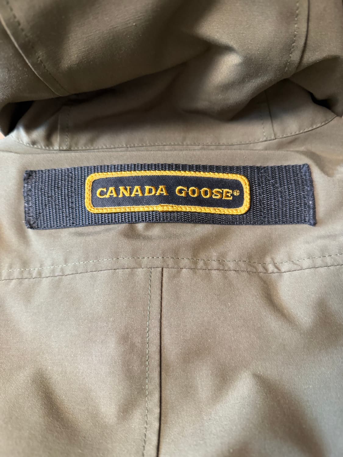 캐나다구스 샤토 밀리터리 그린 퓨전M 판매합니다. 상품이미지6