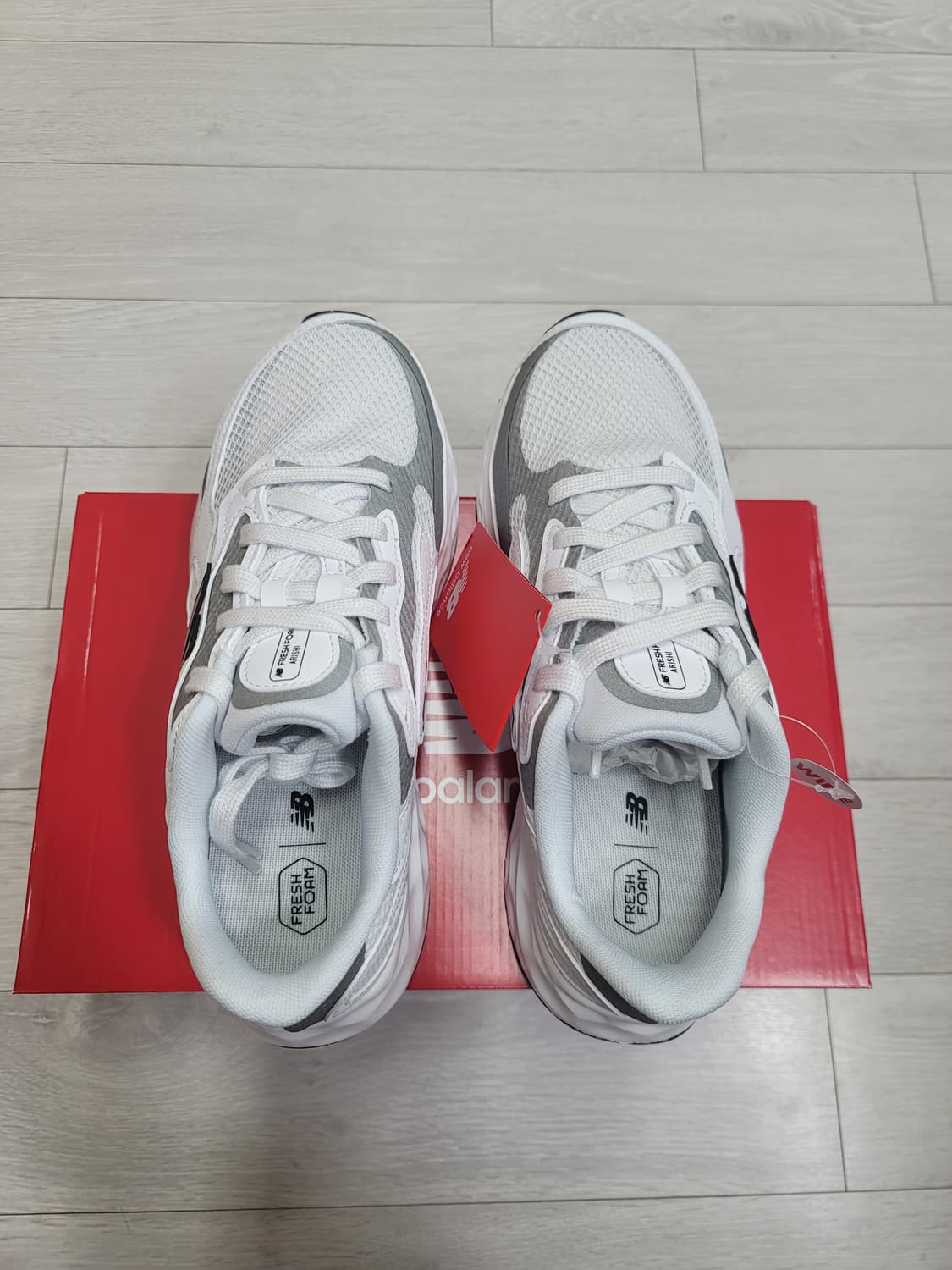 (255)(W)뉴발란스 프레쉬 폼 아리시 v4 화이트 실버 메탈릭[대전] 상품이미지7