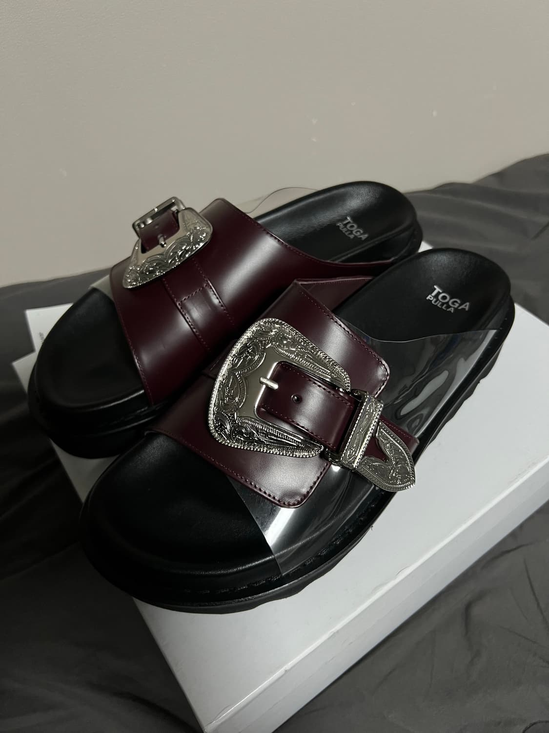 (39) 토가 샌들 버클 슬립온 슬리퍼 버건디 새상품 상품이미지2