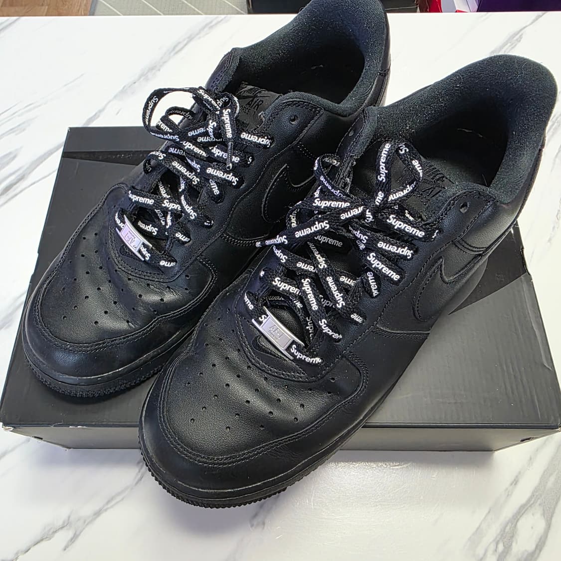 슈프림 X 에어포스1 블랙 280 사이즈 상품이미지2