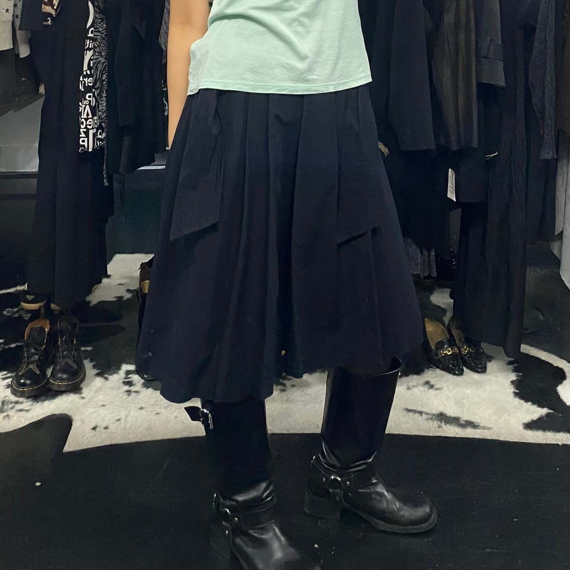 Christan Dior 쓰리버튼 타이디테일 플리츠 미디스커트 상품이미지1