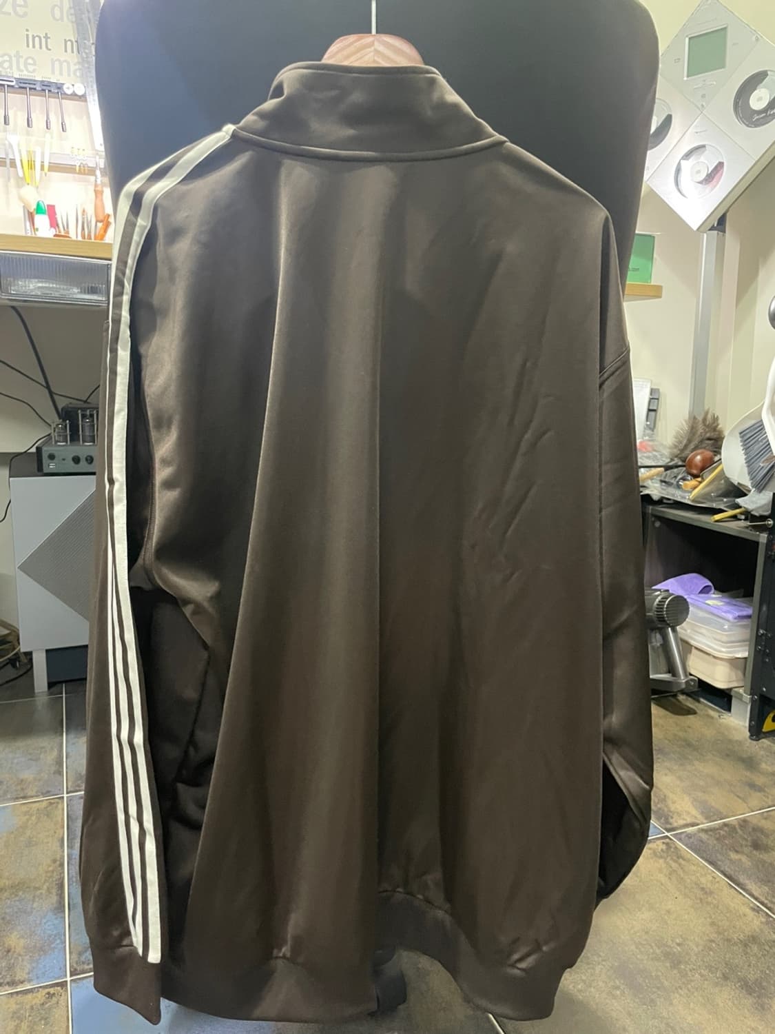 아디다스 다크브라운 트랙탑 2xl 상품이미지2