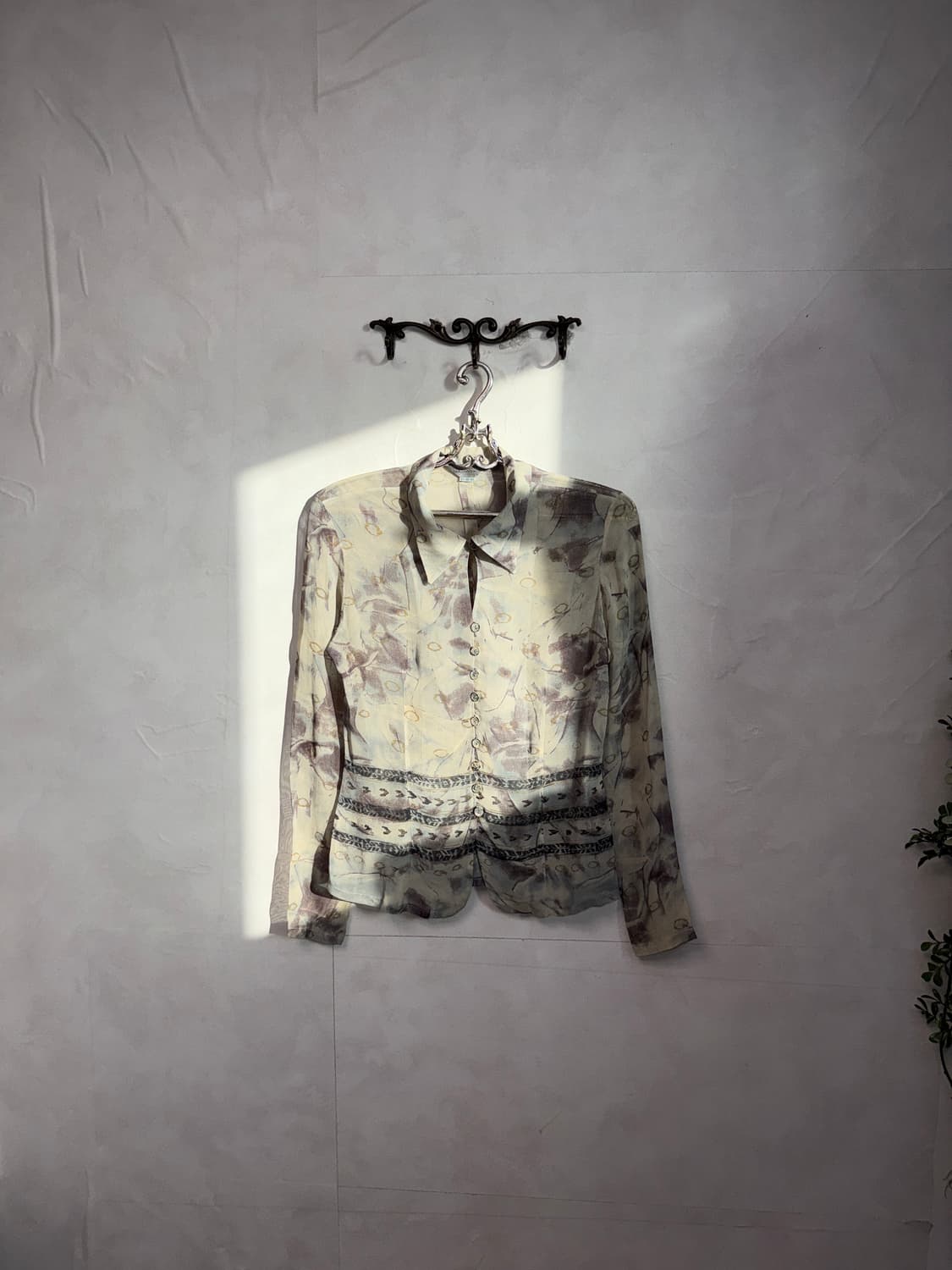 Ethnic tie dye graphic blouse 상품이미지1