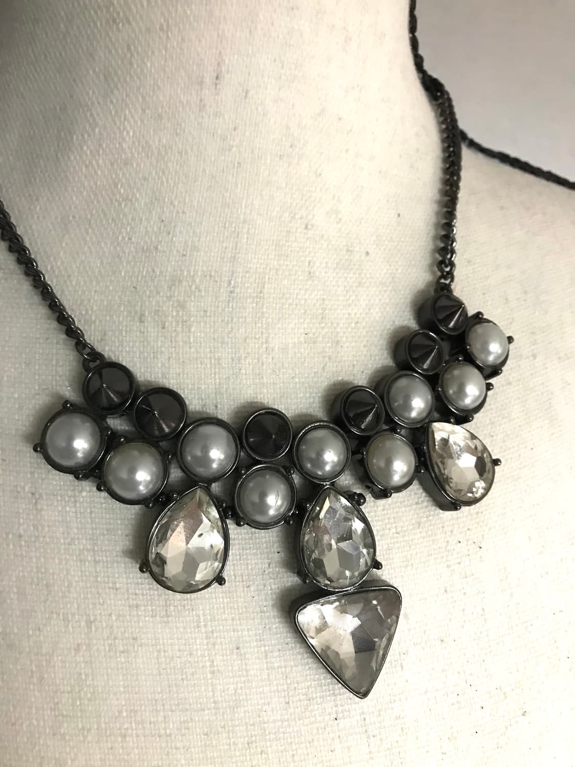 Pearl & Crystal Statement Necklace 상품이미지3