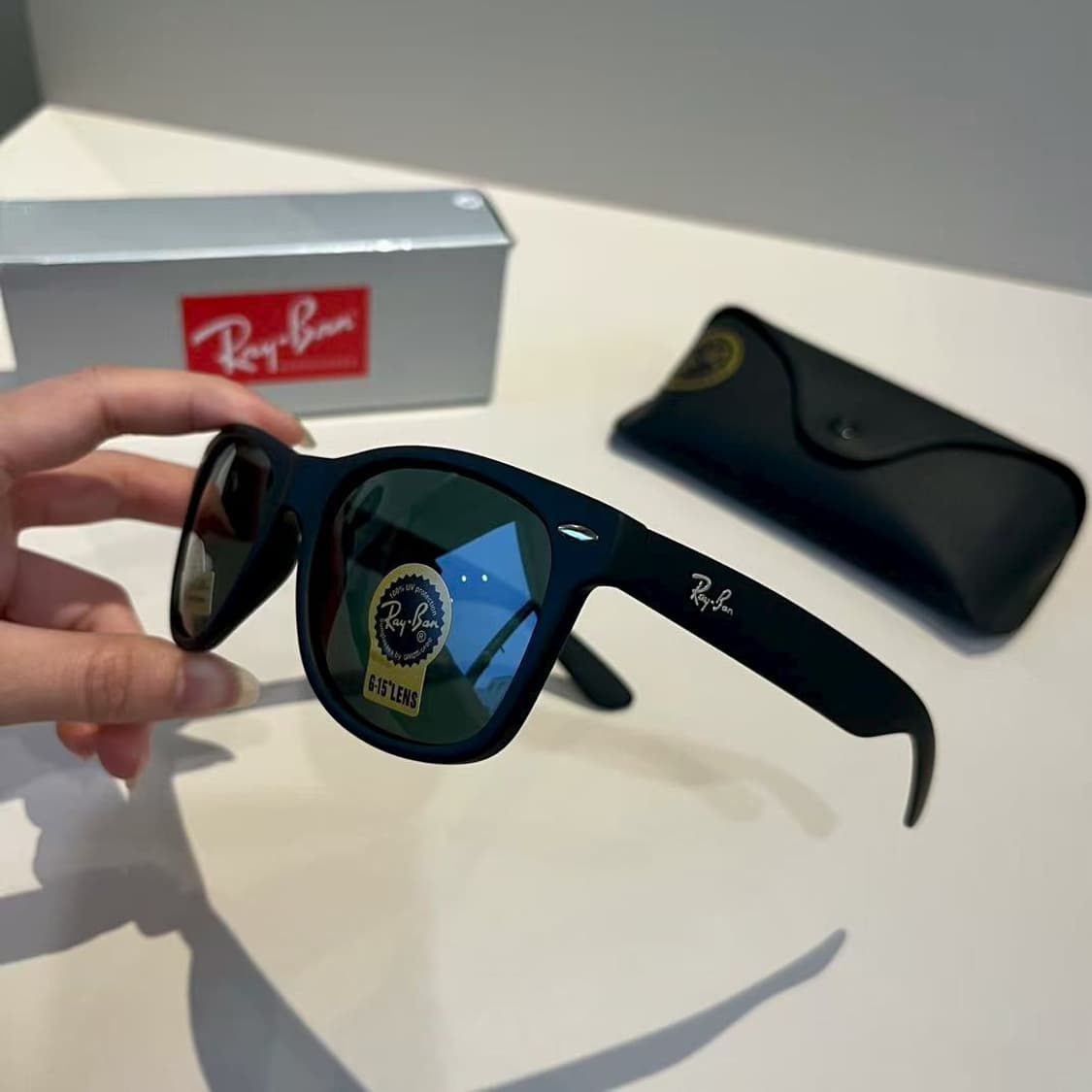 레이밴 폴리쉬드 블랙 프레임 클래식 선글라스 상품이미지2