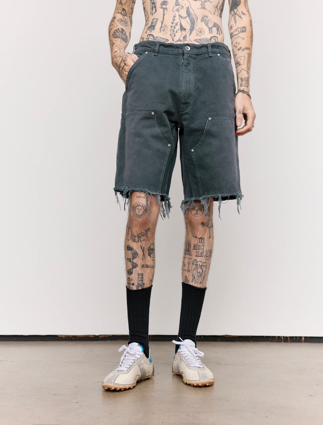 MAISON MARGIELA Distressed Shorts 28 상품이미지1