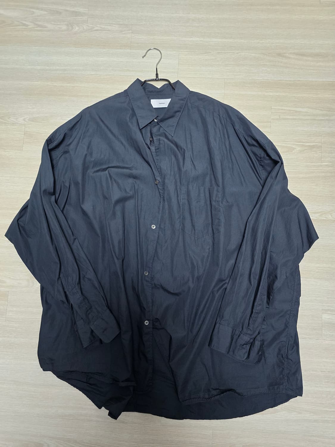 그라프페이퍼 브로드 오버사이즈 레귤러 카라 셔츠
- 2 사이즈 상품이미지1