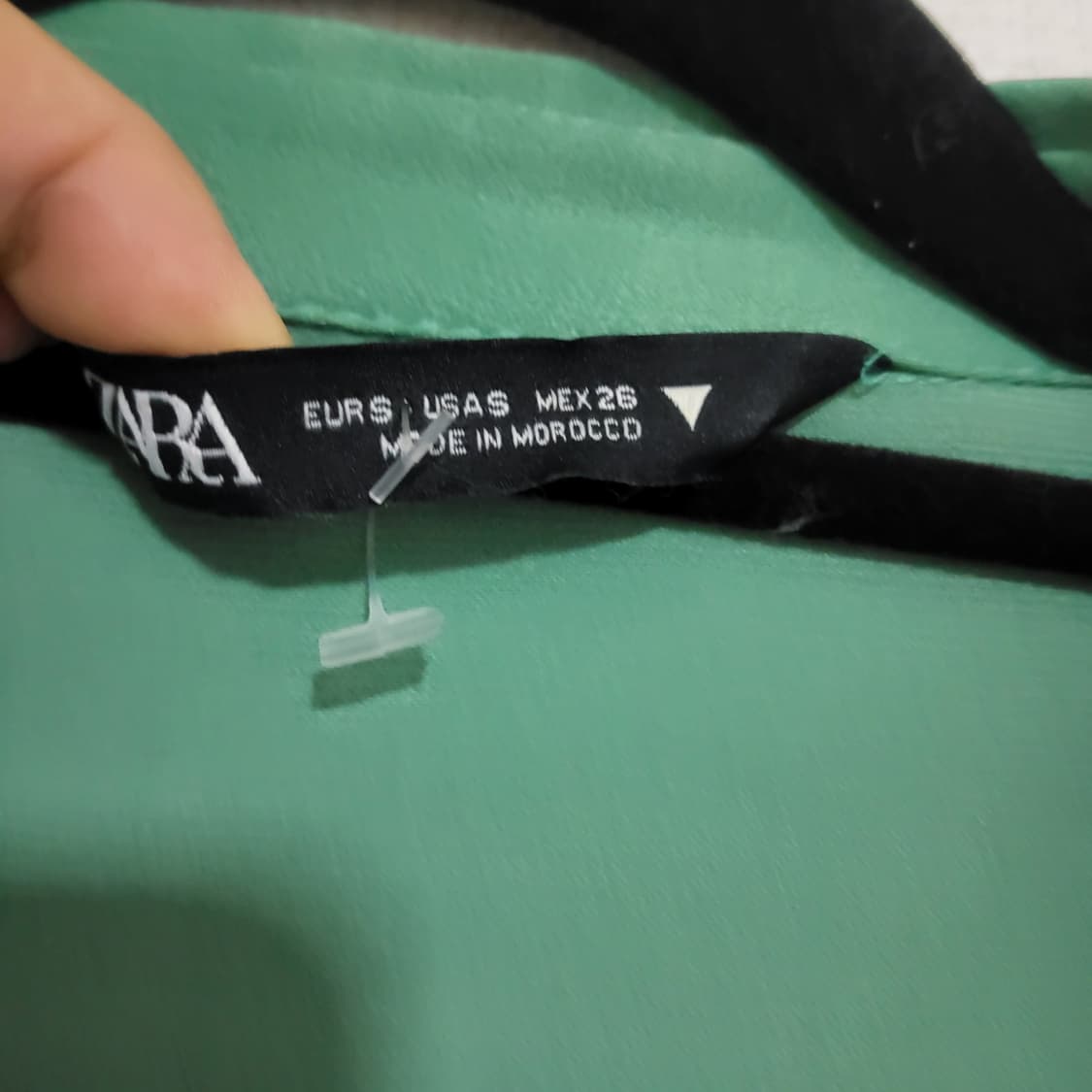 새상품 자라 zara 크롭 랩 새틴 블라우스 S 상품이미지4