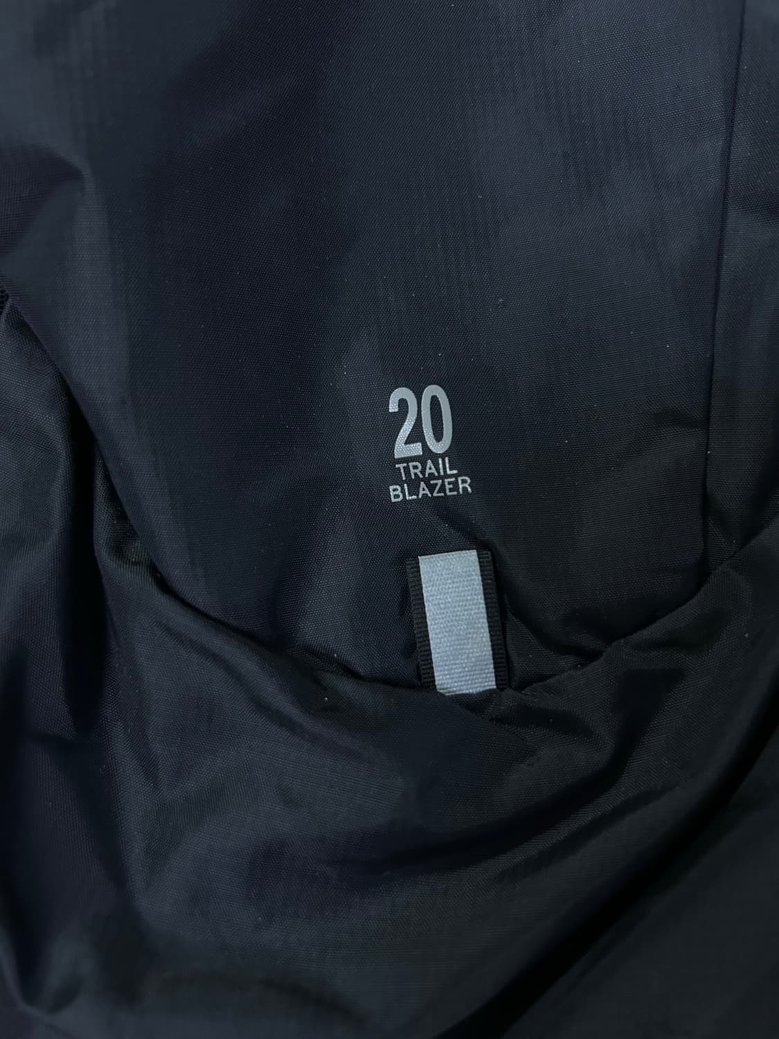 살로몬 20L 트레일 블레이저 블랙팝니다 상품이미지2