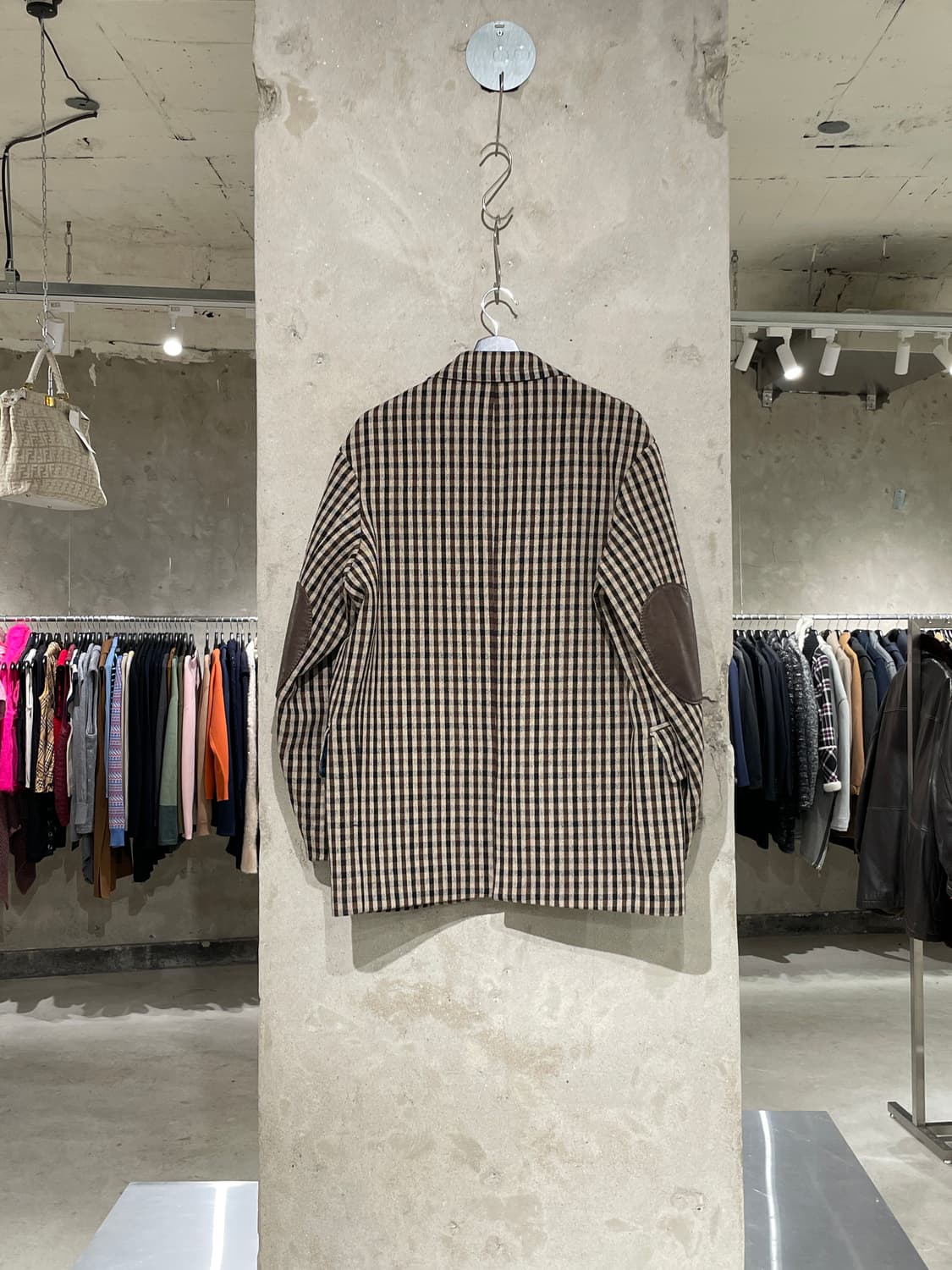 컬러 20F/W 브라운 암 레더 패치 체크 블레이저 상품이미지6