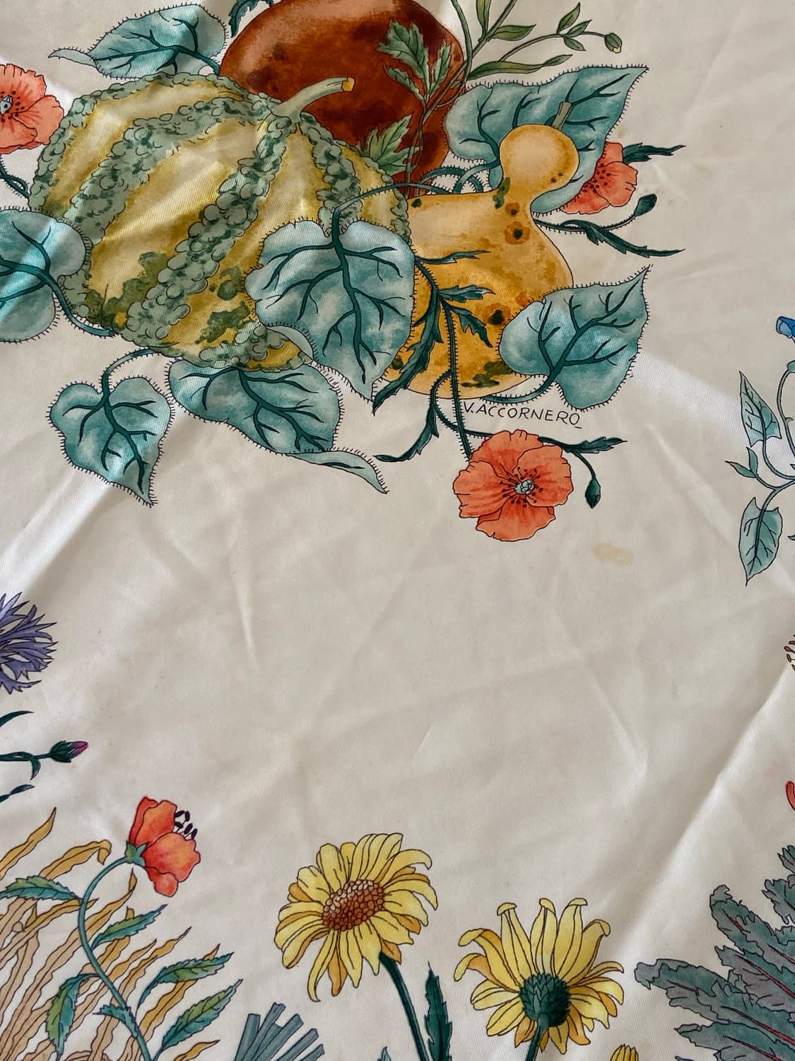 구찌 플라워 프린트 실크 스카프 네이비 상품이미지5