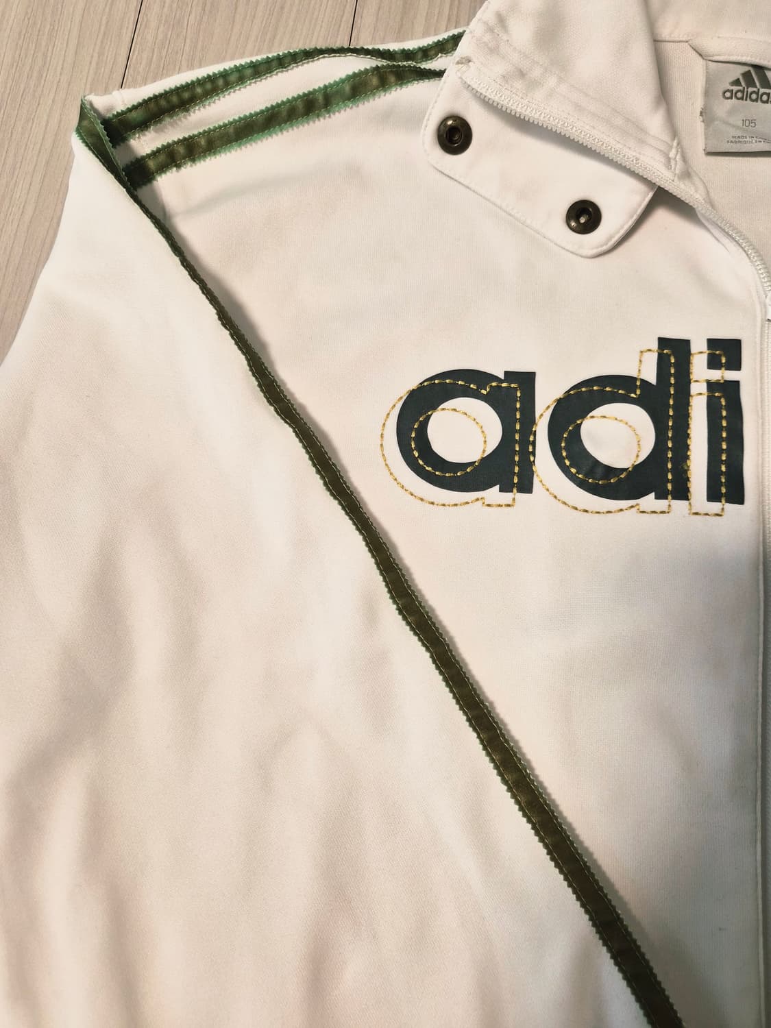 [정품] 아디다스 올드스쿨 빅로고 트랙탑 (화이트/카키) 상품이미지3