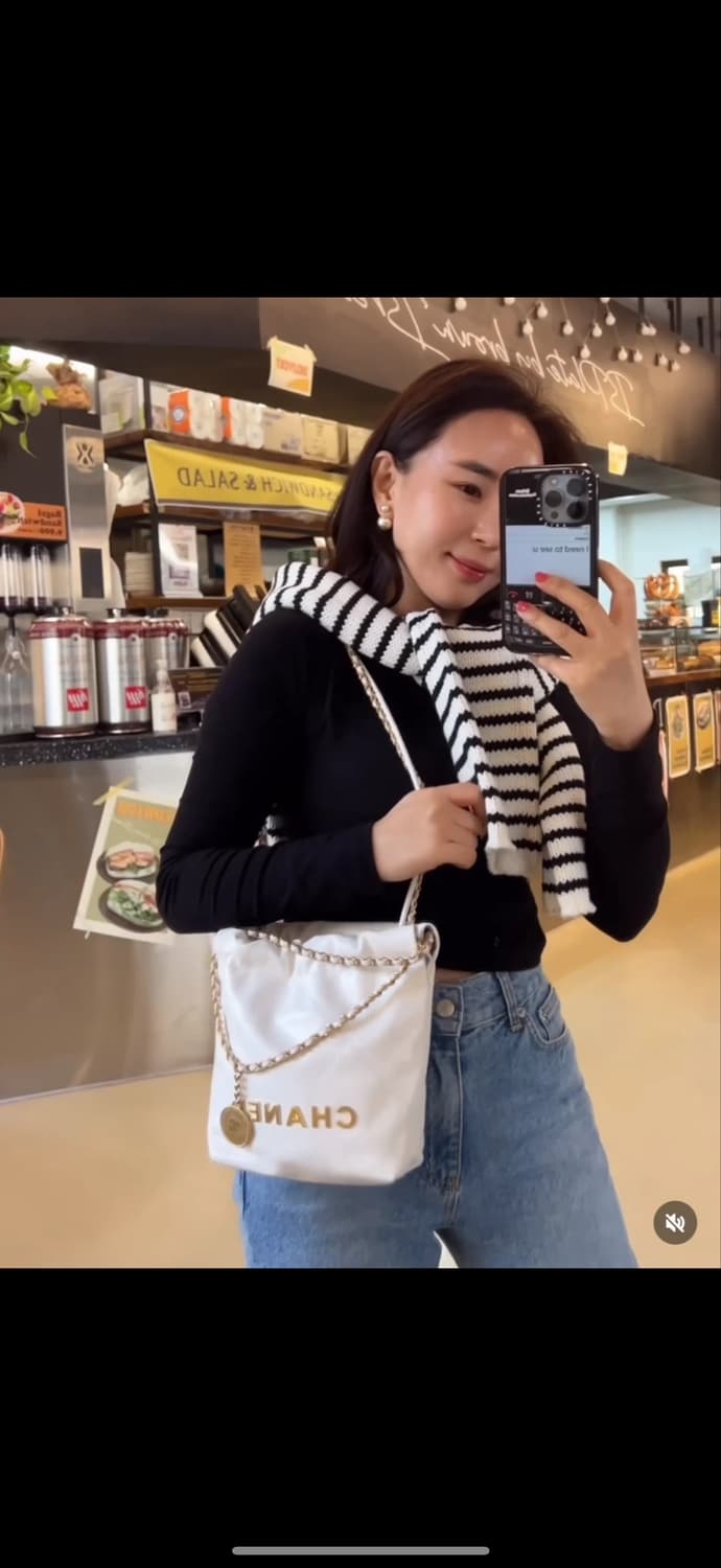 정품 샤넬 22백 미니백 제니백 현대백 구매 화이트 상태 좋음 상품이미지2