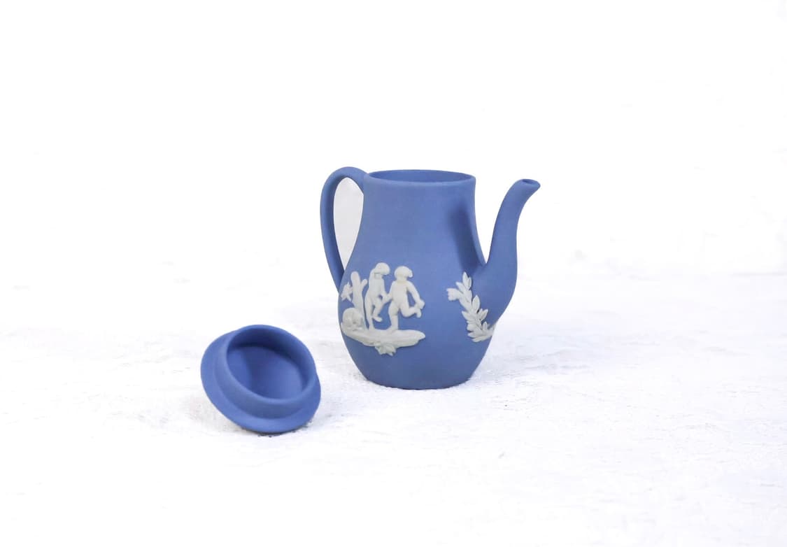 [영국앤틱]웨지우드 제스퍼웨어 페일블루 미니어처 커피팟 상품이미지5