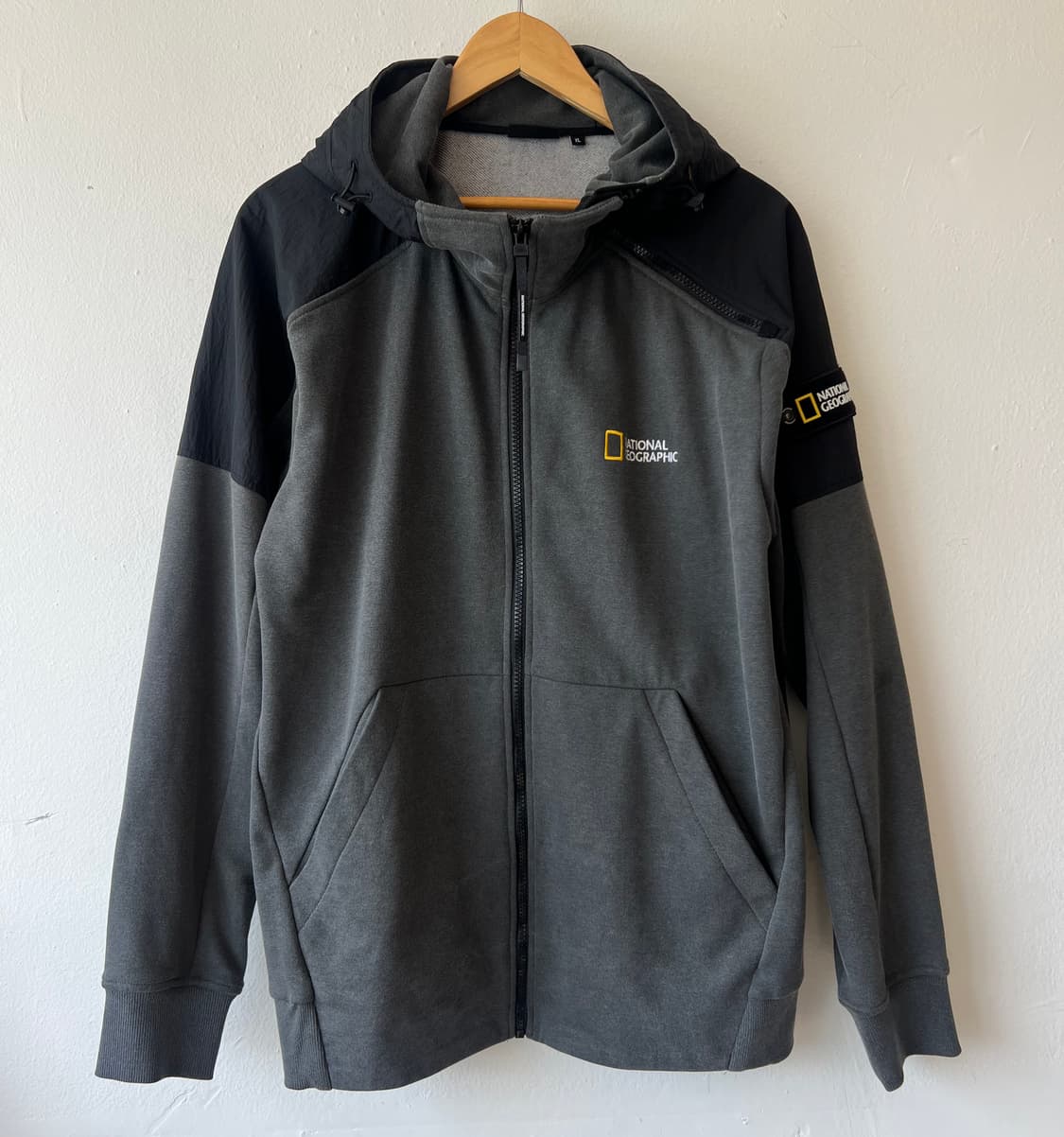 내셔널지오그래픽 남성 차콜 후드집업점퍼  상품이미지1