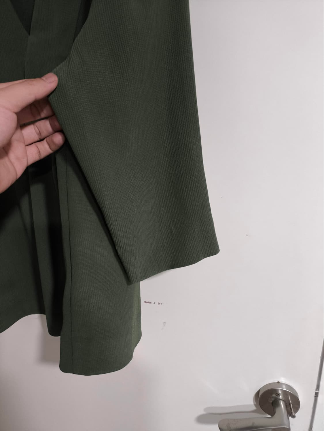 55 COS 코스 카키 주름 디테일 니트 티셔츠 상품이미지3