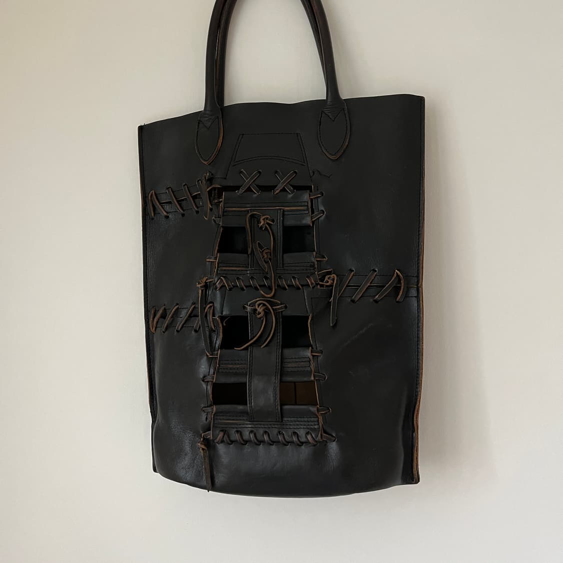 cut out leather tote 상품이미지5