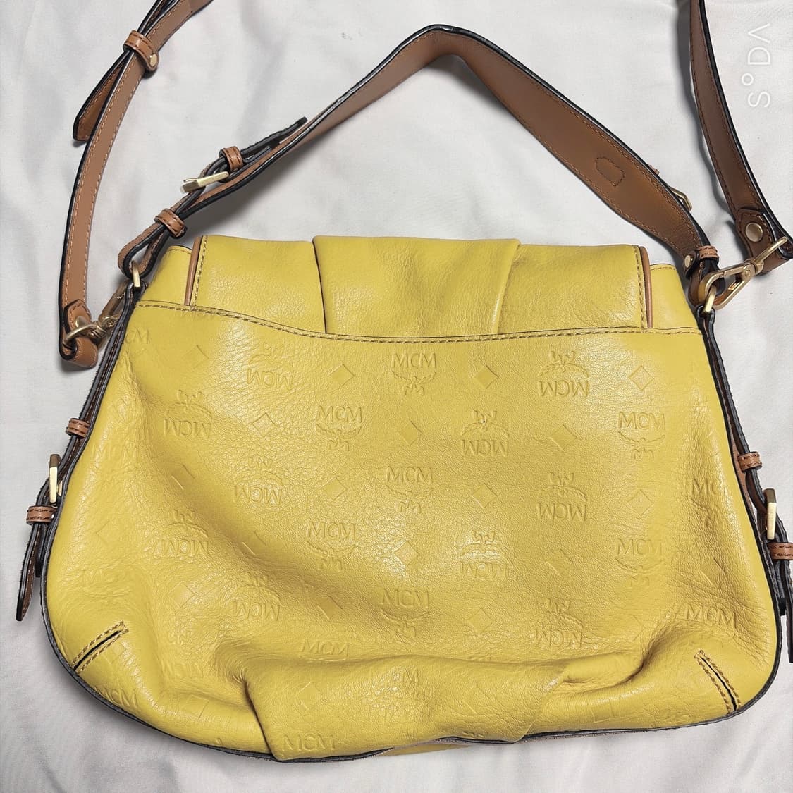 MCM 옐로우 숄더겸 크로스백 상품이미지5