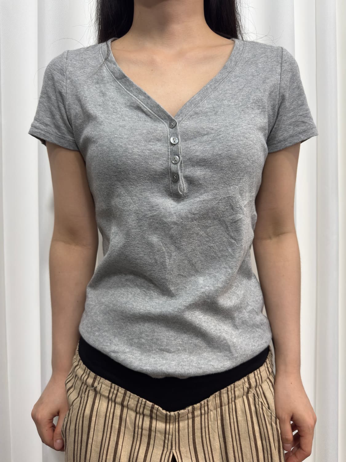uniqlo button slim top 상품이미지1