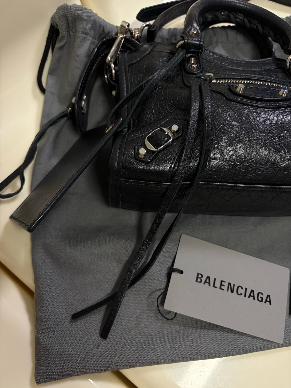 [A+ 정품] 발렌시아가 시티 모터백 나노 블랙 상품이미지3