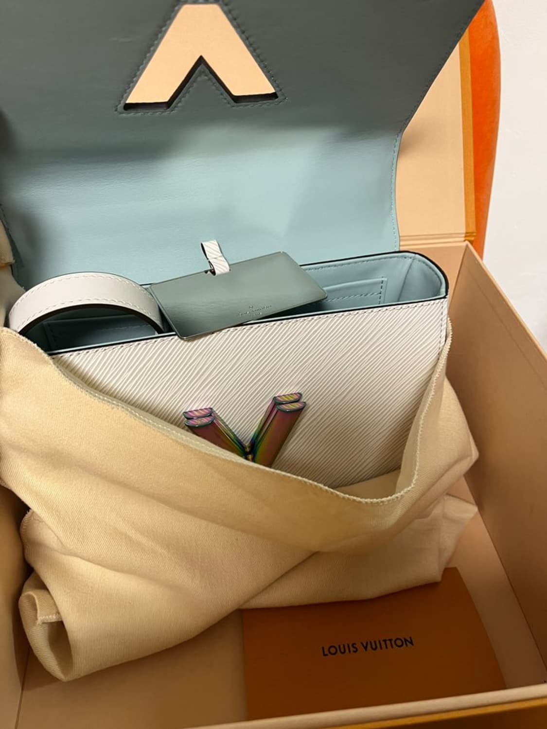 루이비통 트위스트 mm화이트 체인백 상품이미지5