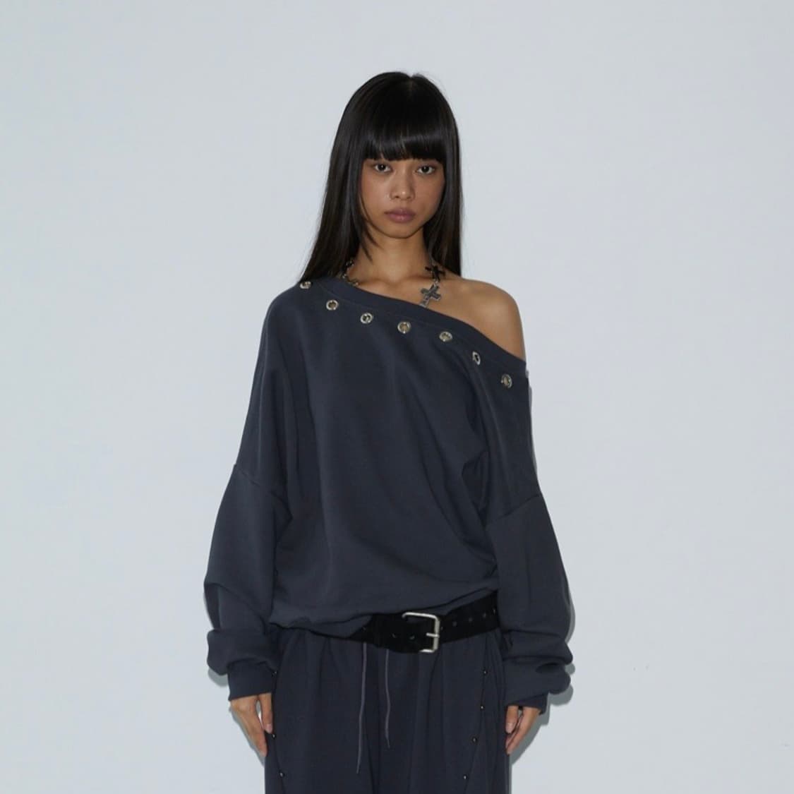 분트 Unbalance Stud Sweatshirt  상품이미지1