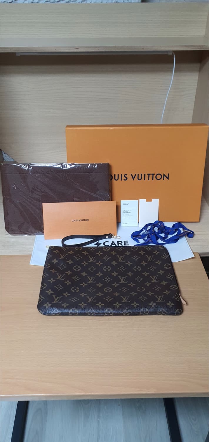루이비통 에튀보야주MM 클러치/클러치백 새상품급 정품(감정서O) 상품이미지1