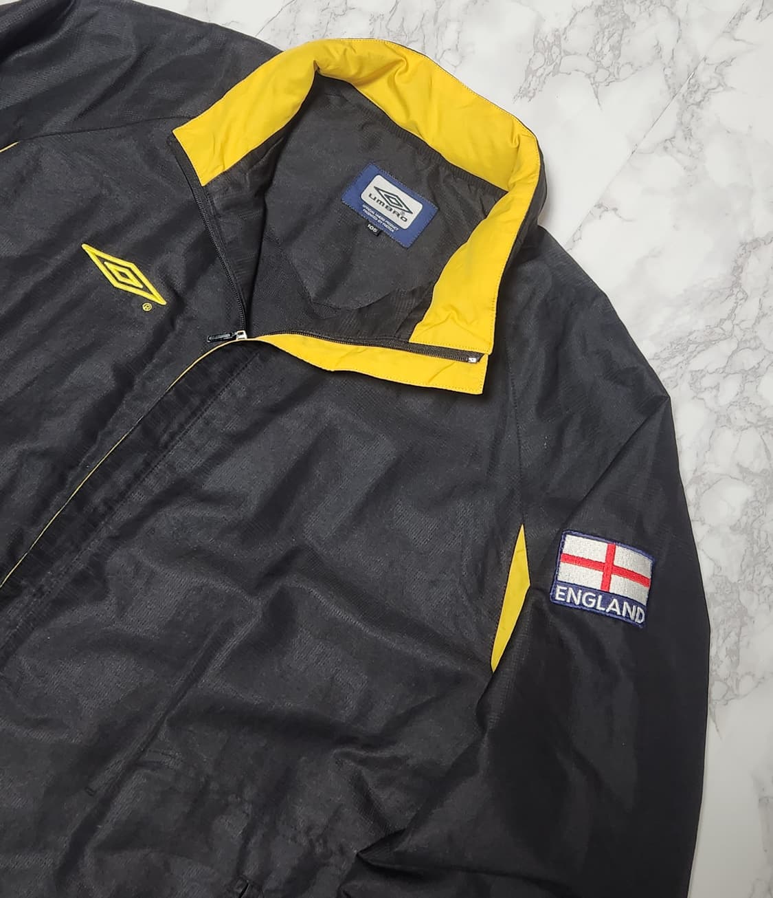엄브로 잉글랜드 00s 바람막이 검노 자켓
 상품이미지5