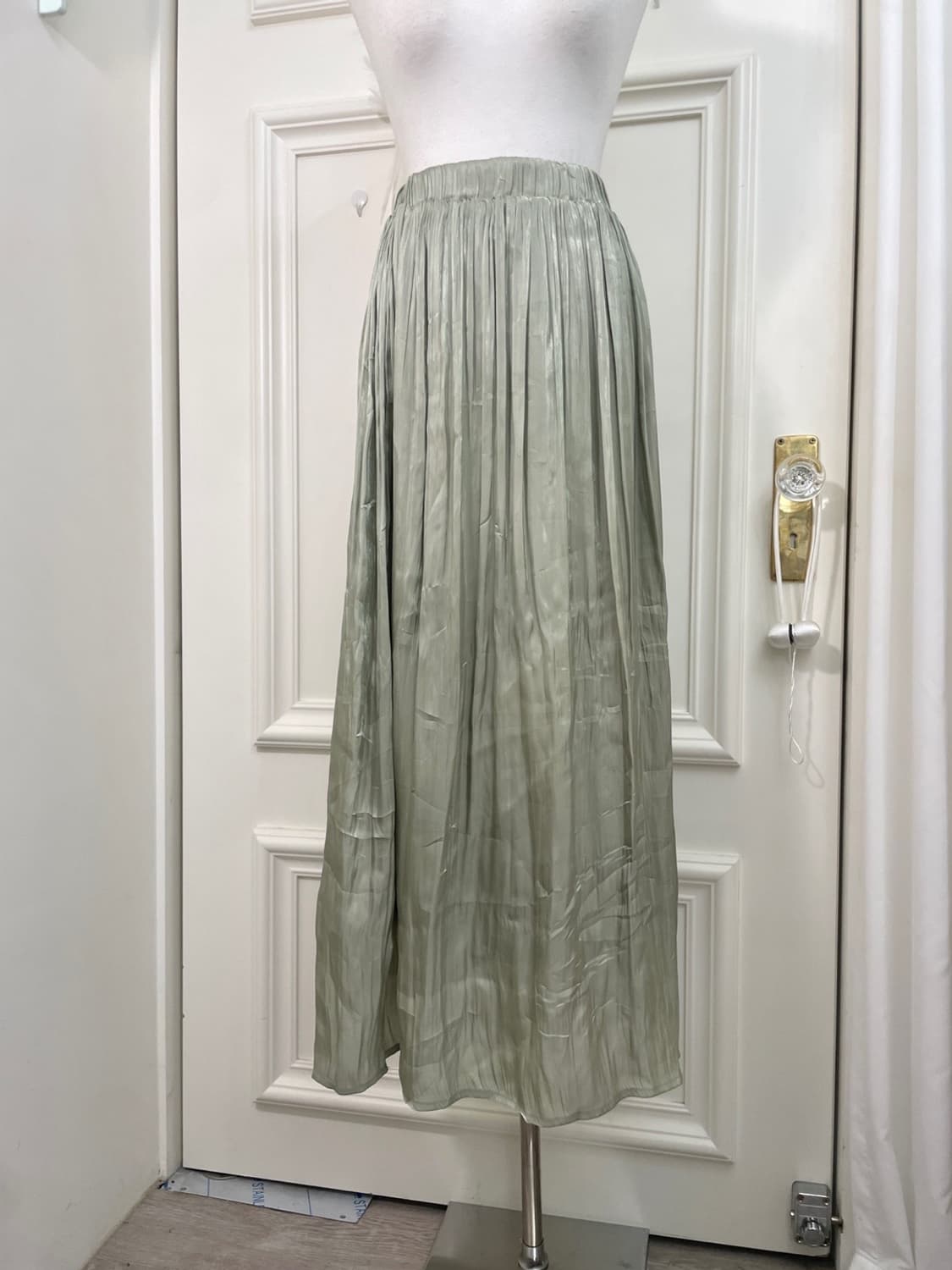 green satin pleats banding long skirt 상품이미지5