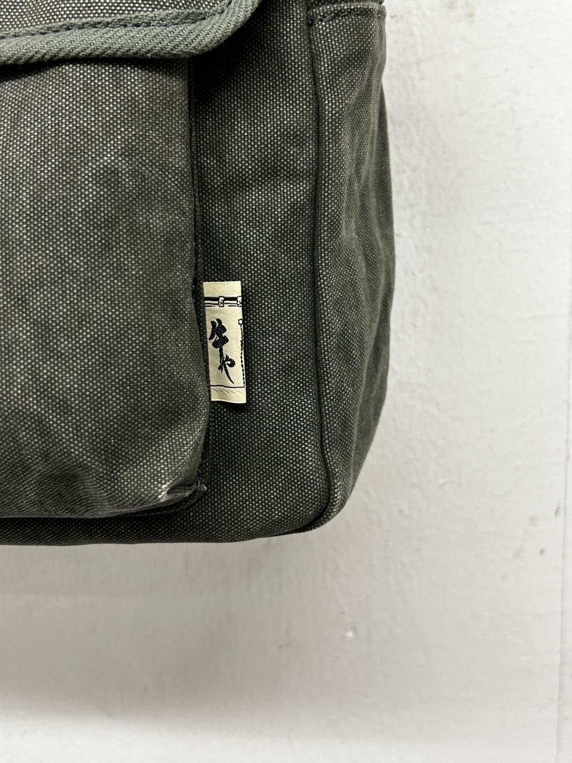 일본 핸드메이드 하드 캔버스 크로스백 상품이미지3