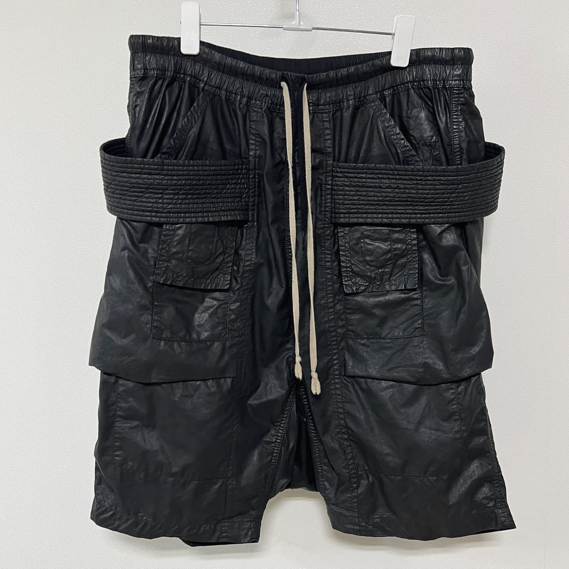 릭오웬스 15SS 다크쉐도우 왁스 코팅 태권도 카고 쇼츠 블랙 상품이미지1